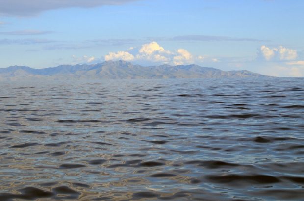 مسیرهای منتهی به دریاچه ارومیه به دلیل شیوع کرونا بسته است