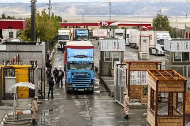 تردد کامیون از مرز بازرگان ۳ درصد افزایش یافت 